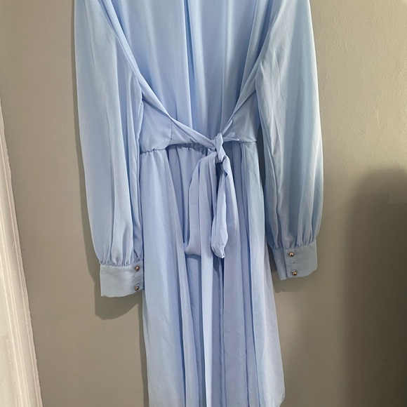 Short light baby blue dress! Never worn size 1xl - Picture 2 of 4